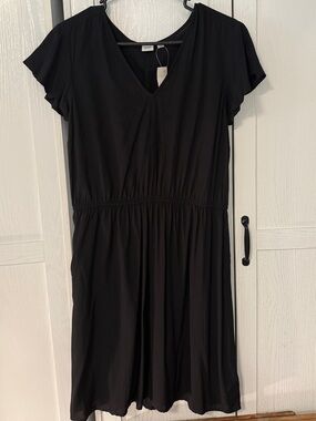 Gap Classic Black V-Neck Short Sleeve Dress